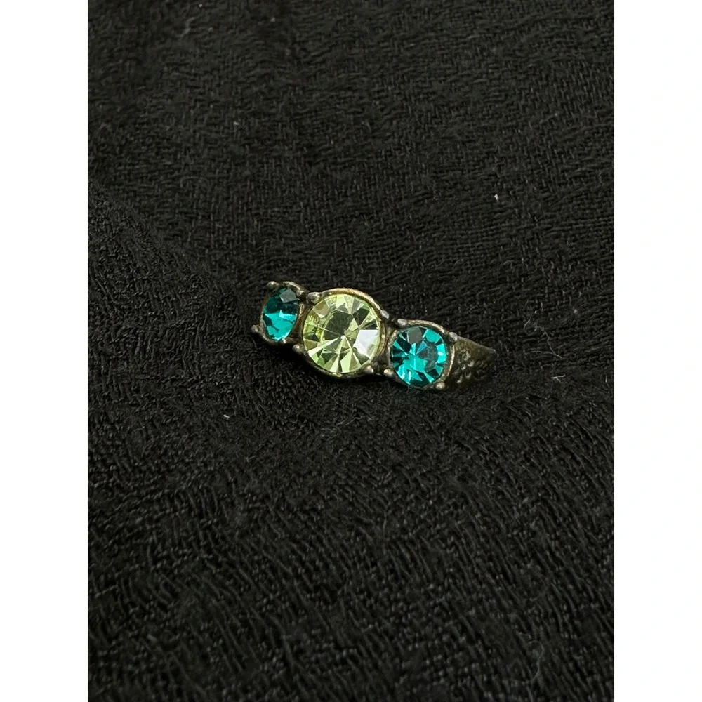Three Stone Ring Womens Size 9 Green Teal Antiqued Gold Tone Vintage Style